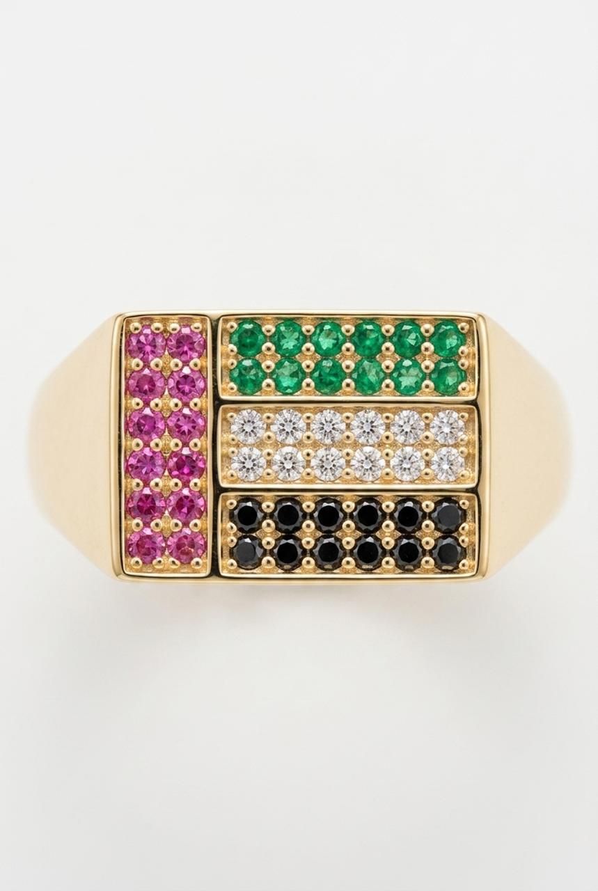 Emirati flag stone ring in 14K gold close-up